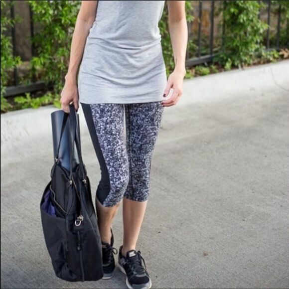 Athleta Black Floral Ditsy Cropped Leggings Medium - Picture 7 of 9